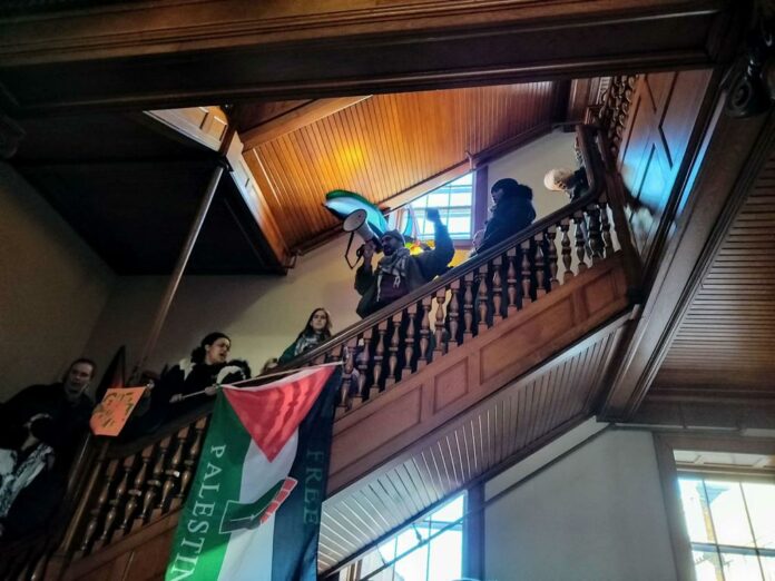 , Actu socialisme: Les étudiants et les travailleurs de Madison débrayent : désinvestissez de l’assaut militaire contre Gaza !