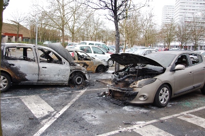 véhicules incendiés, parking de l'Europe